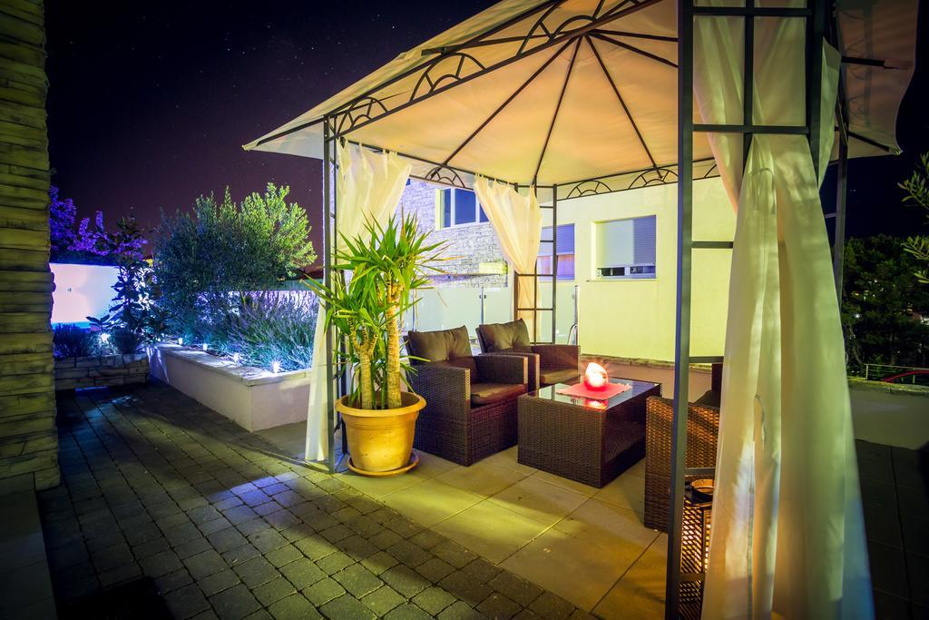 Apartment Falcon Stari Grad  Room photo