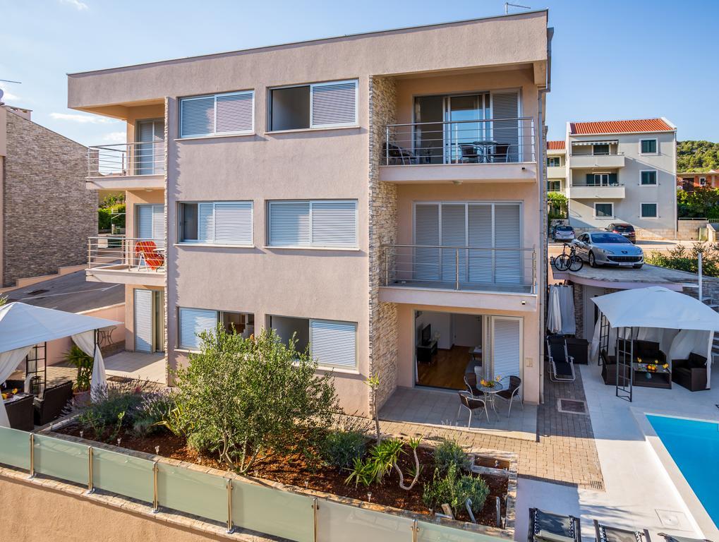 Apartment Falcon Stari Grad  Exterior photo