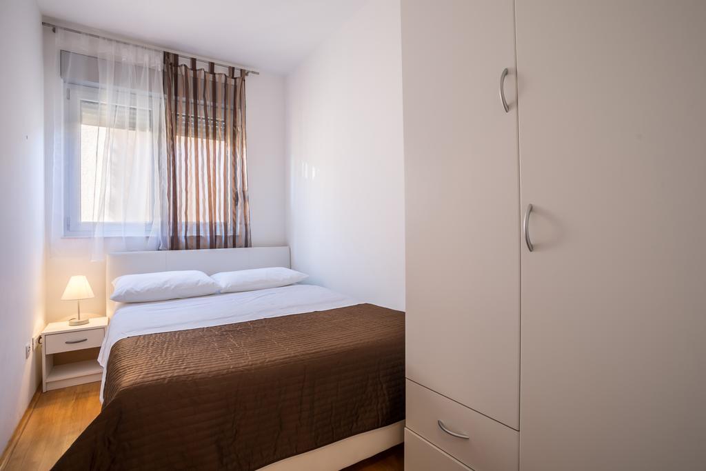 Apartment Falcon Stari Grad  Room photo