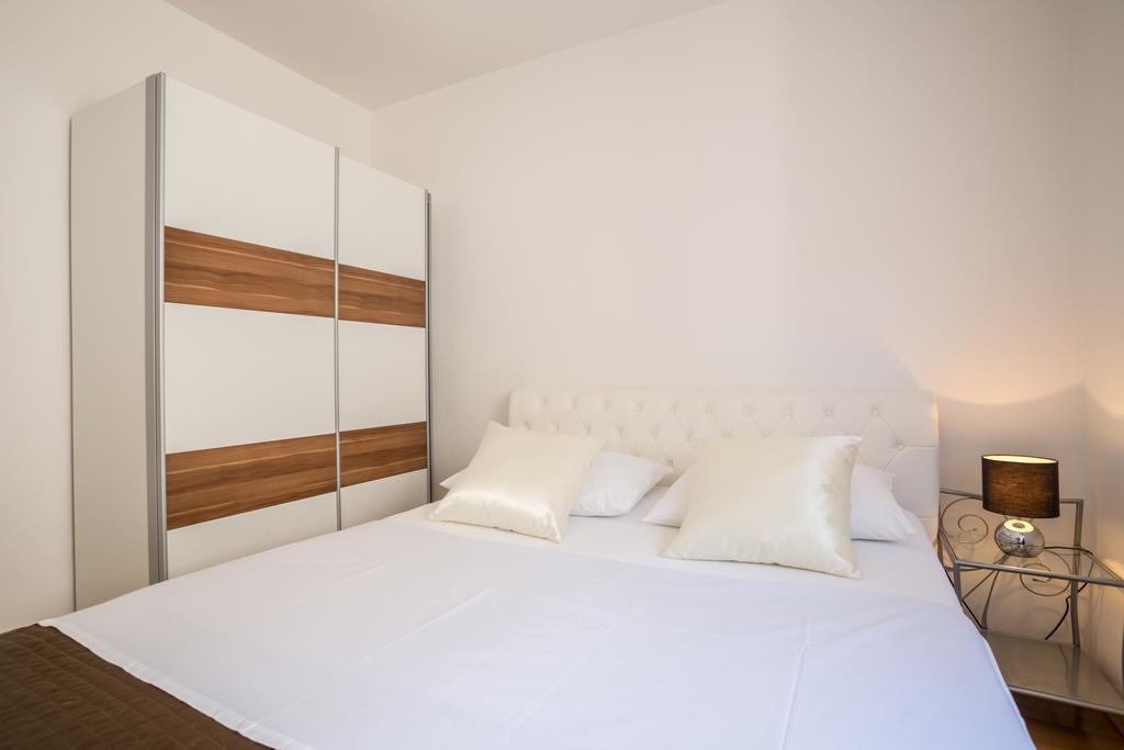 Apartment Falcon Stari Grad  Room photo