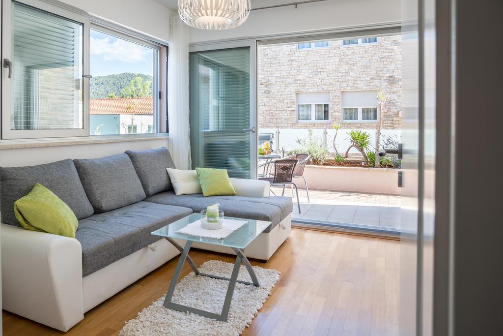 Apartment Falcon Stari Grad  Room photo