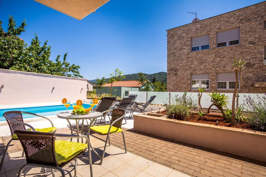 Apartment Falcon Stari Grad  Room photo
