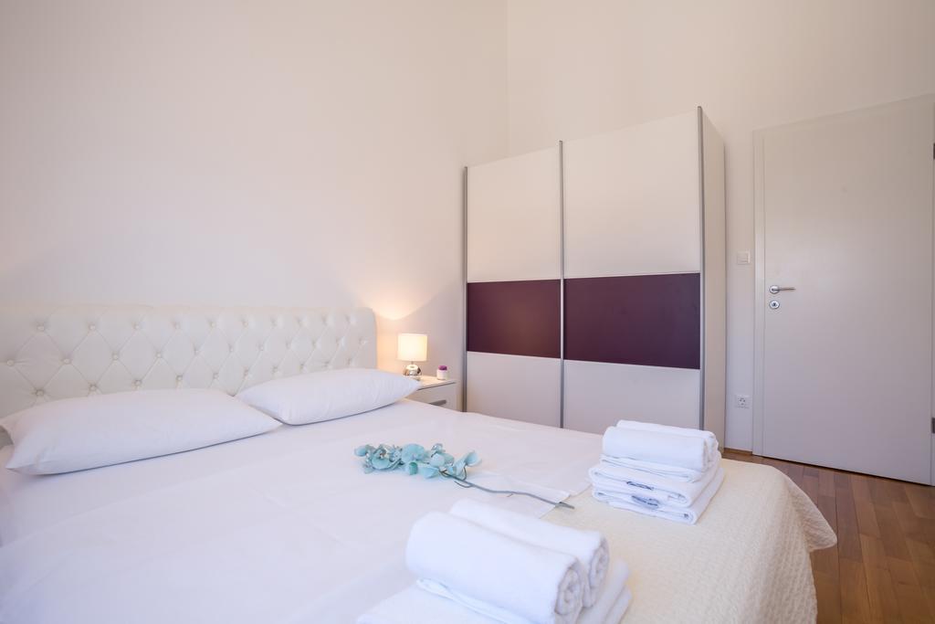 Apartment Falcon Stari Grad  Room photo